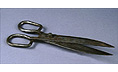 skr�ddersax = tailor's scissors